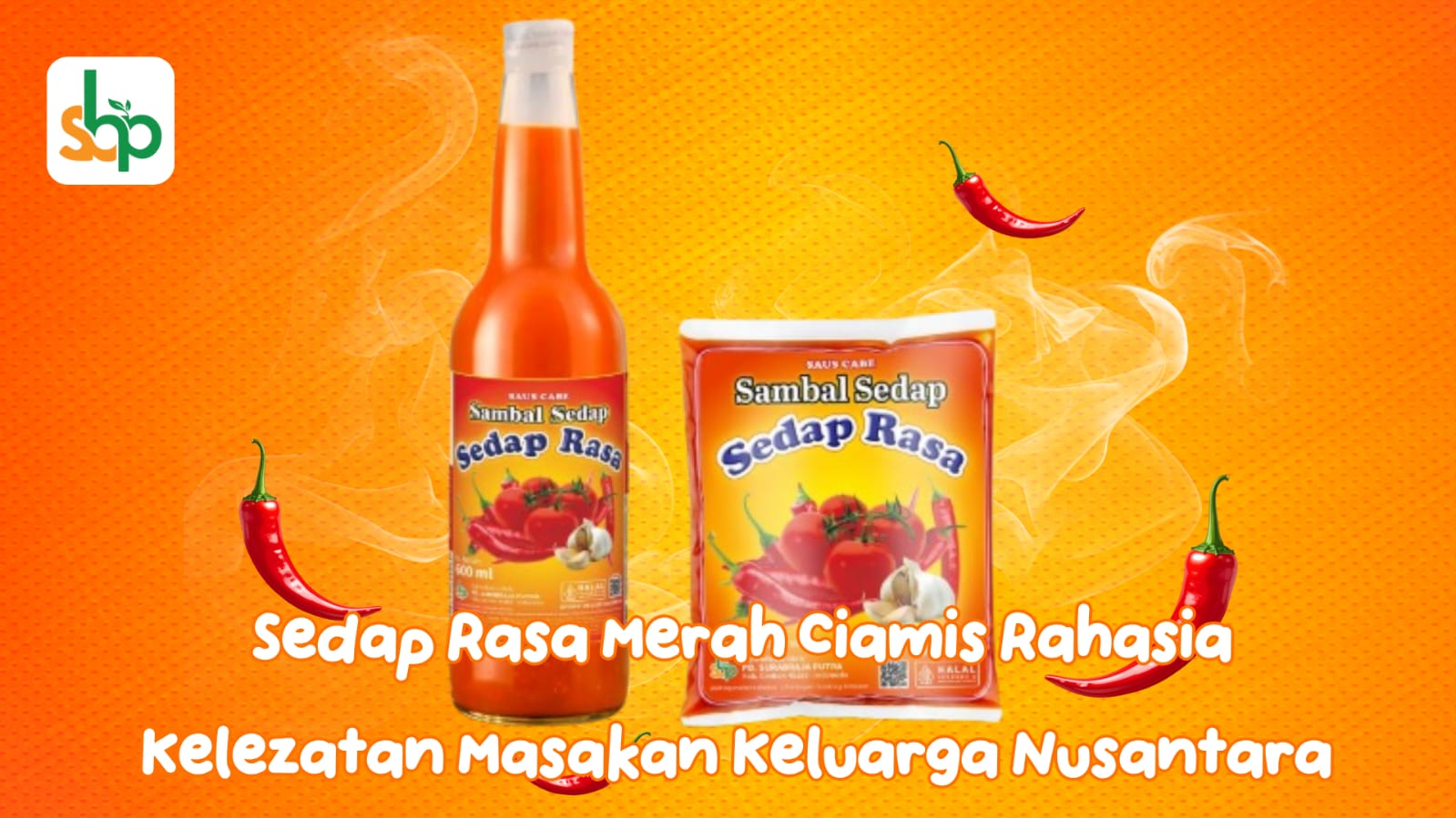 satu botol Sedap rasa merah ciamis buatan PT Surabrajaputra berdampingan dengan santapan gorengan