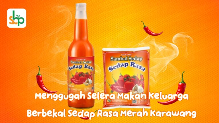 Kemasan botol saus Sedap rasa merah karawang tertata rapi di atas meja makan keluarga