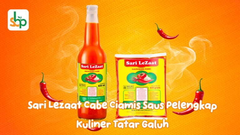 Botol saus cabai Sari lezaat cabe ciamis bersanding dengan semangkuk mie baso hangat dan kupat tahu khas Ciamis